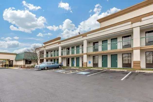 Quality Inn Windsor Mill - Dış Mekan