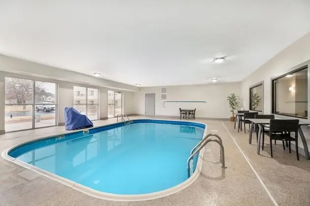 Quality Inn - Havuz