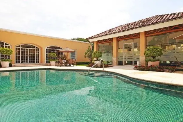 Quality Hotel Real San Jose - Havuz