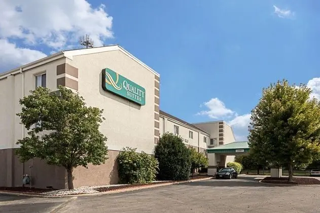 Quality Suites Airport