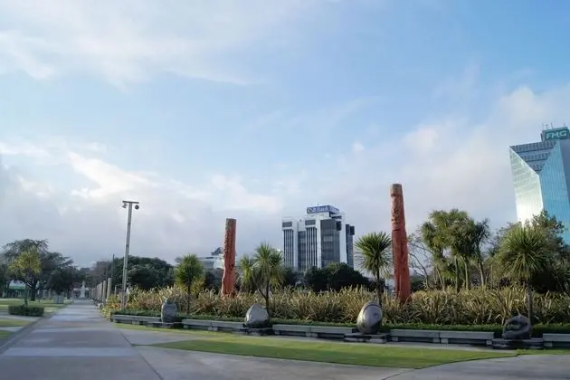 Quality Suites Central Square - Dış Mekan