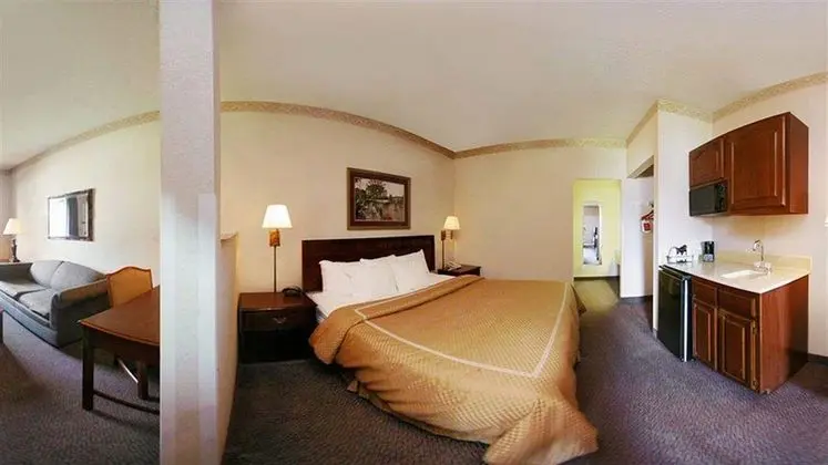 Quality Suites Convention Center Eastside