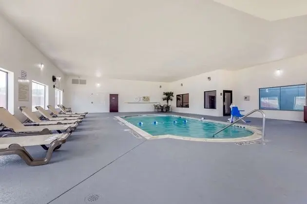 Quality Suites Coppera Cove - Havuz