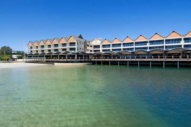 Quality Suites Crest Mandurah