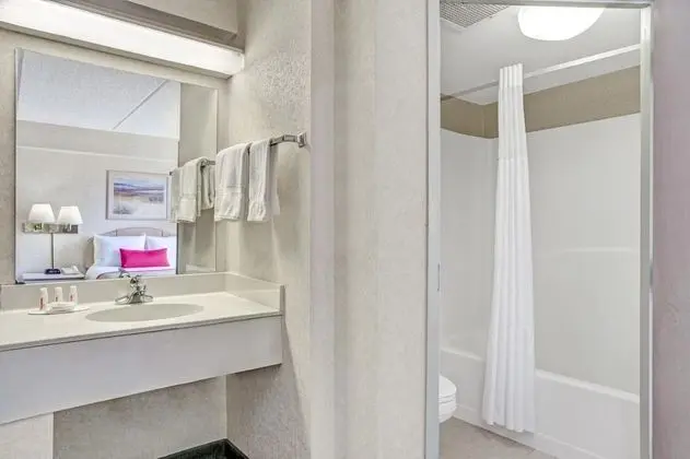Quality Suites Forest Park