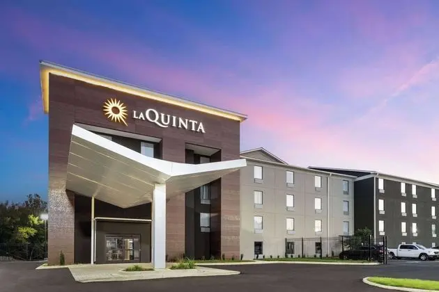 Quality Suites I-240 East-Airport - Öne Çıkan Resim