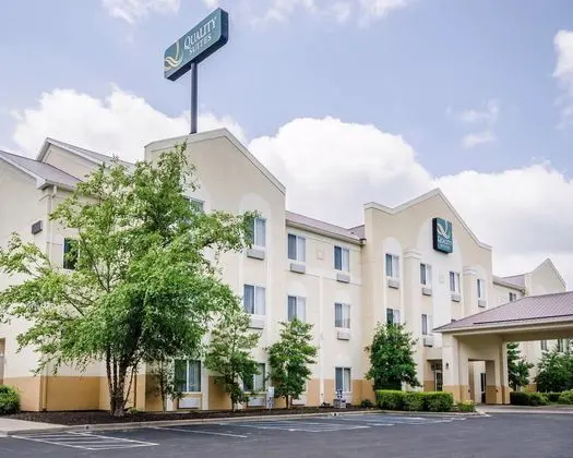 Quality Suites La Grange