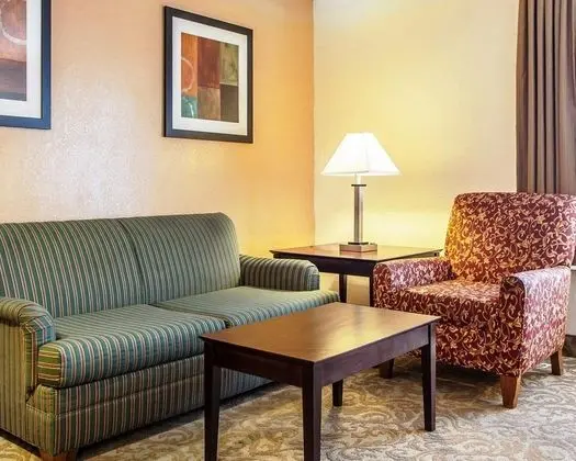 Quality Suites Milwaukee Airport
