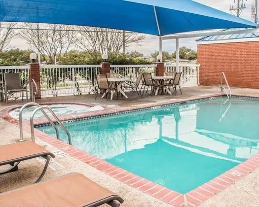 Quality Suites North - Havuz