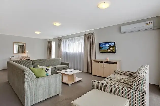 Quality Suites Pioneer Sands