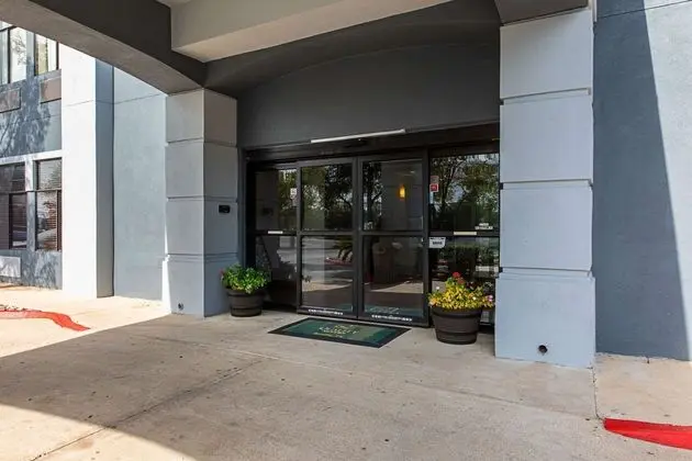 Quality Suites South - Dış Mekan