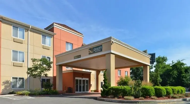 Quality Suites Stratford