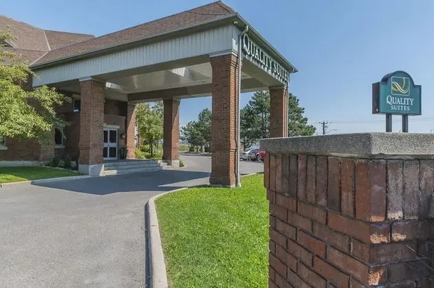 Quality Suites Hotel Whitby - Genel