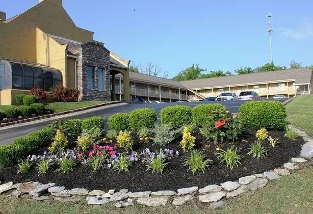 Quarters Inn and Suites