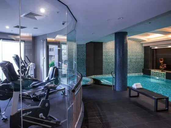 Quay West Suites Melbourne - Havuz