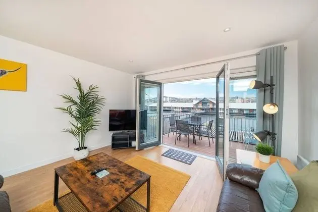 Quayside Apartment With a Unicorn View - Oda