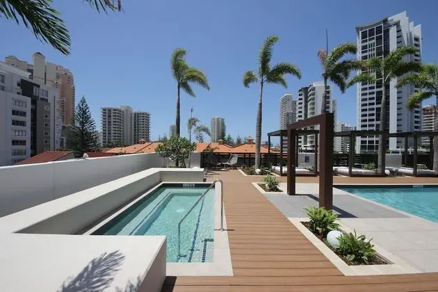 Qube Broadbeach 39 - Havuz