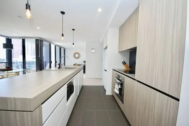 Qube Broadbeach 39 - Mutfak