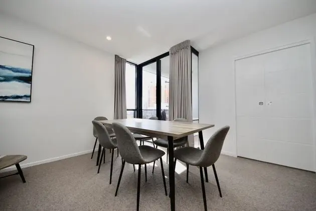 Qube Broadbeach 39 - Yerinde Yemek