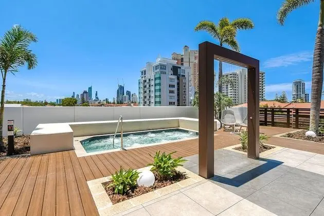Qube Broadbeach - Spa