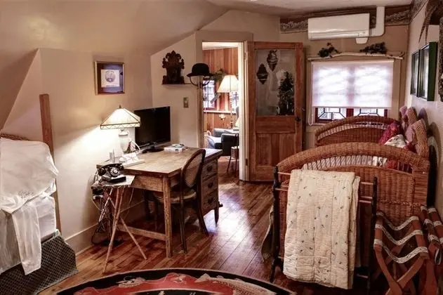 The Queen, A Victorian Bed & Breakfast