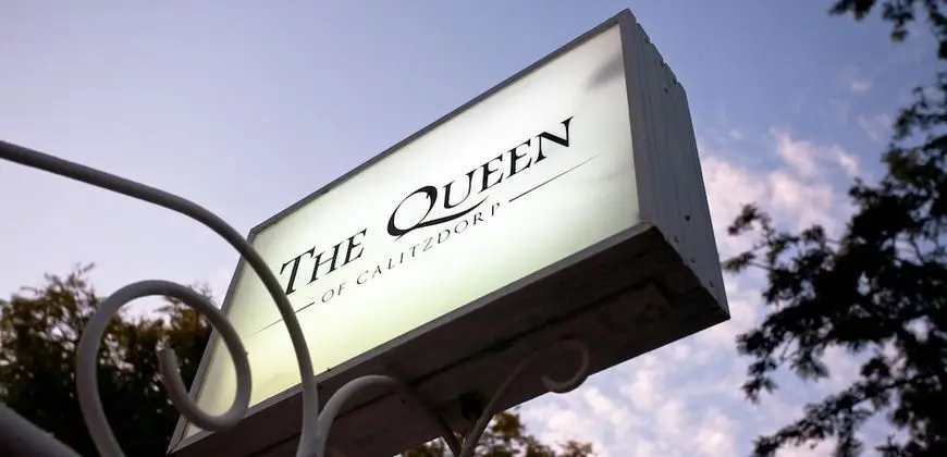The Queen of Calitzdorp - Lobi