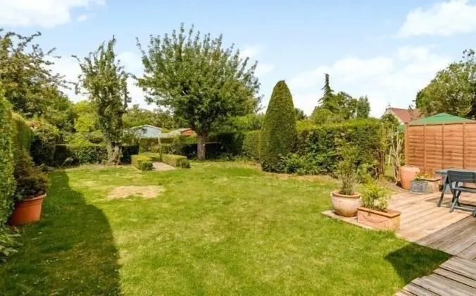 The Queen Edith Place - Lovely 6BDR Home in Secluded Neighbourhood