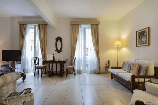 Queen Elena Apartment by Wonderful Italy