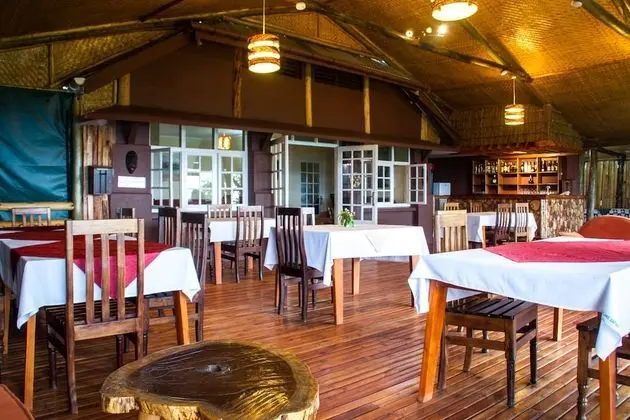 Queen Elizabeth Park View Tourist Lodge - Yerinde Yemek