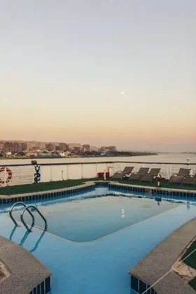 Queen isis floating hotel in minya - Havuz