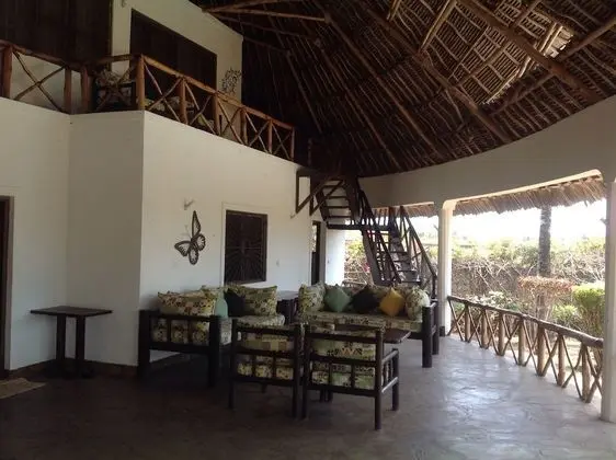 Queen K Cottages At Chrystal Homes - Lobi