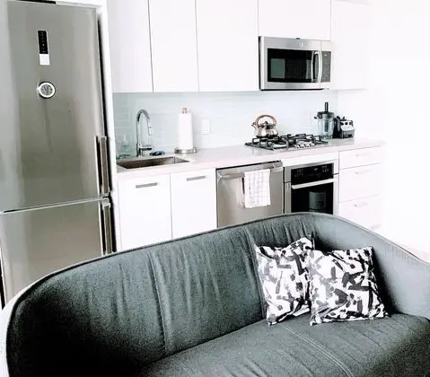 Queen St West Designer Executive Suites - Mutfak
