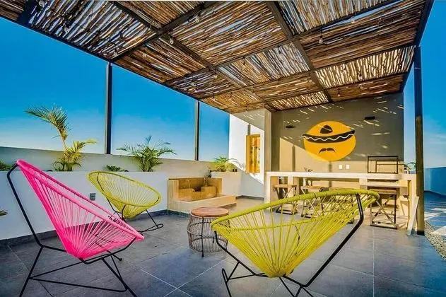 Queen Studio PDC Oasis Pool Rooftop Lounge Walk to 5 Avenida Best Playa Beaches