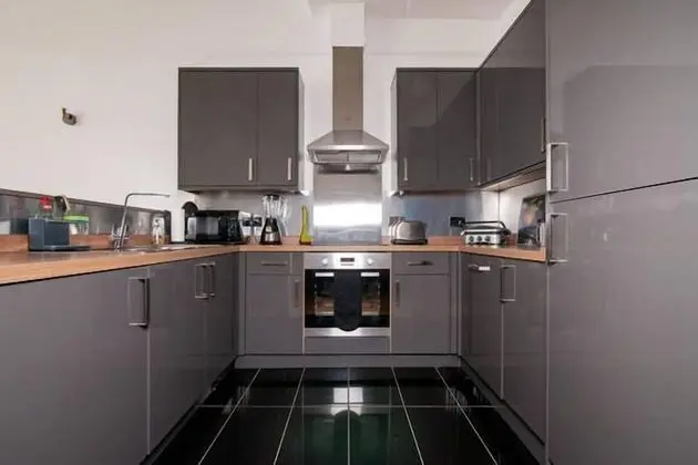 Queens Circus Serviced Apartment - Mutfak