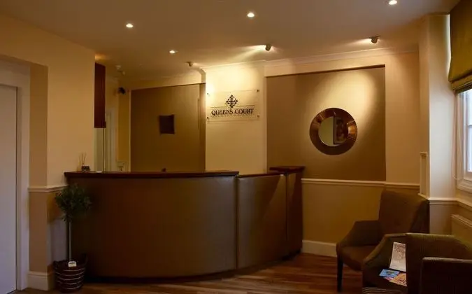 Queens Court Hotel - Lobi