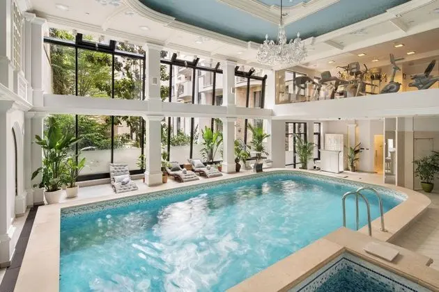 Queen's Court Hotel & Residence - Öne Çıkan Resim