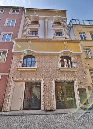 Queens Land Istanbul - Genel