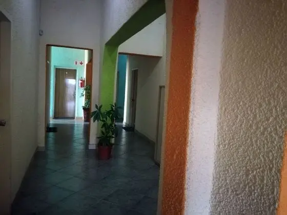 Queens Lodge And Backpackers DEN - İç Mekan