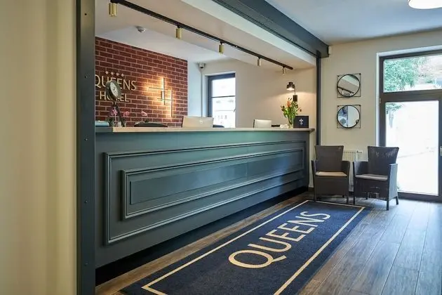 Hotel Queens - Lobi