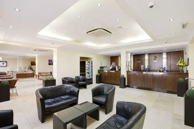 Queens Park Hotel - Lobi