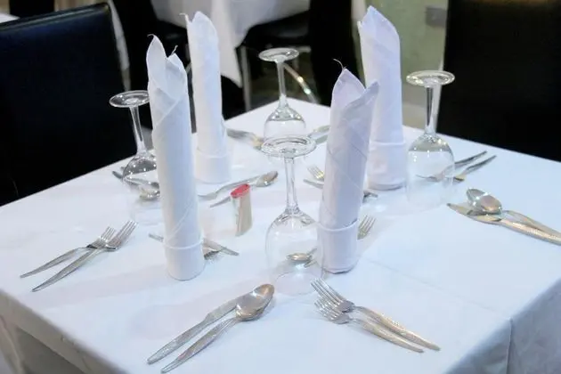 Queensgate Continental Hotel and Suites - Yerinde Yemek