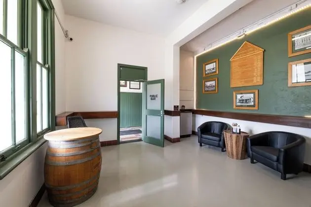 The Queensport Motel & Tavern - Lobi