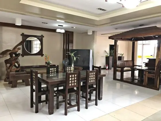 Quezon Premier Hotel Candelaria - Lobi