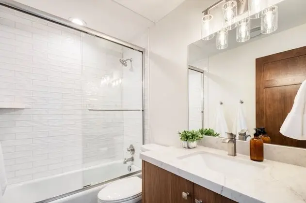 Quicksilver by Avantstay Park City Town House in Great Location! - Banyo Tipleri