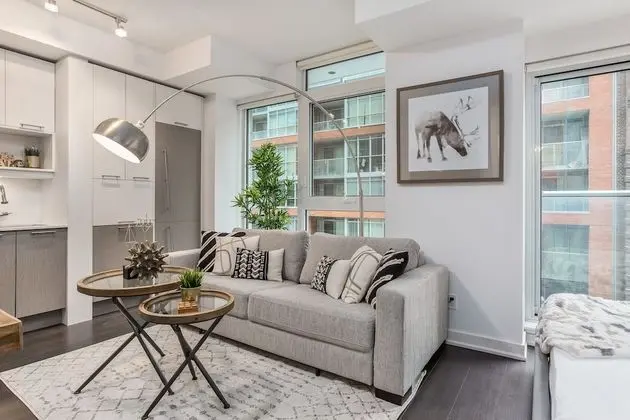 QuickStay - Classy & Rustic Downtown Condo - Lobi