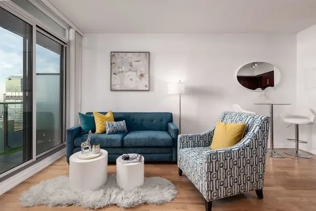 QuickStay - Elegant & Modern Condo, CN Tower Views - İç Mekan