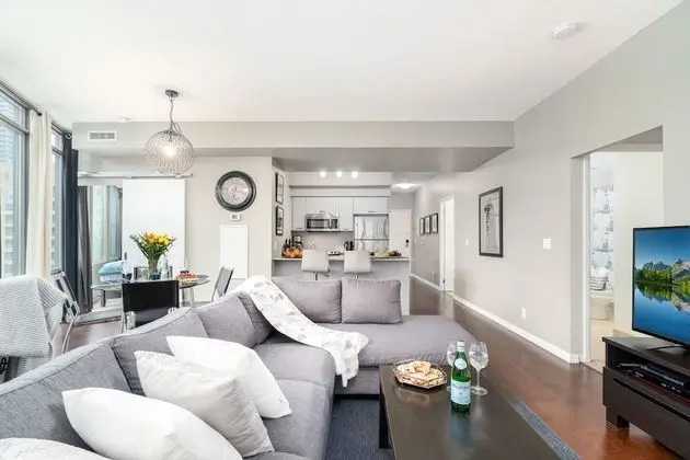 QuickStay - Luxurious 2-Bedroom Condo, Downtown Core - Lobi