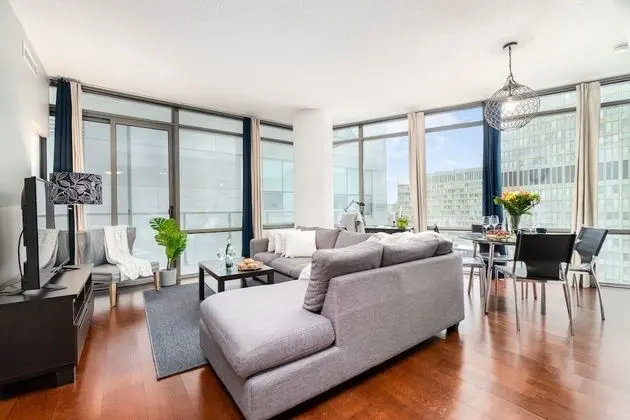 QuickStay - Luxurious 2-Bedroom Condo, Downtown Core - Öne Çıkan Resim