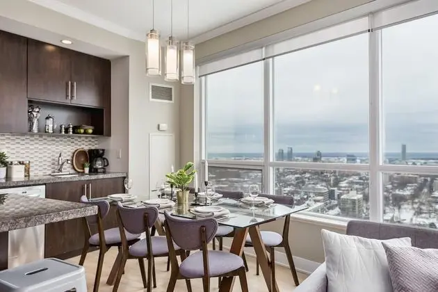 QuickStay - Modern 2-Bedroom Condo, Panoramic City Views - Yerinde Yemek