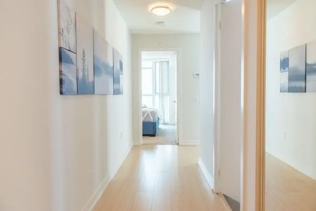 QuickStay - Premium 2-Bedroom with CN Tower & Lake Views - İç Mekan